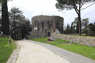 <span class="mw-page-title-main">Todi Columns</span> Art installation by Beverly Pepper in Todi, Umbria, Italy