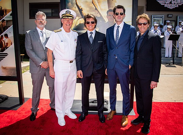 (From left) Christopher McQuarrie, Vice Admiral Kenneth R. Whitesell, Tom Cruise, Joseph Kosinski, and Jerry Bruckheimer at the premiere of the film o