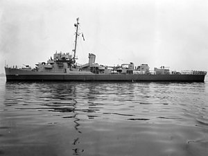 USS Scott (DE-214) au large du chantier naval de Philadelphie, Pennsylvanie (États-Unis), le 26 juillet 1943 (L45-258.04.01).jpg