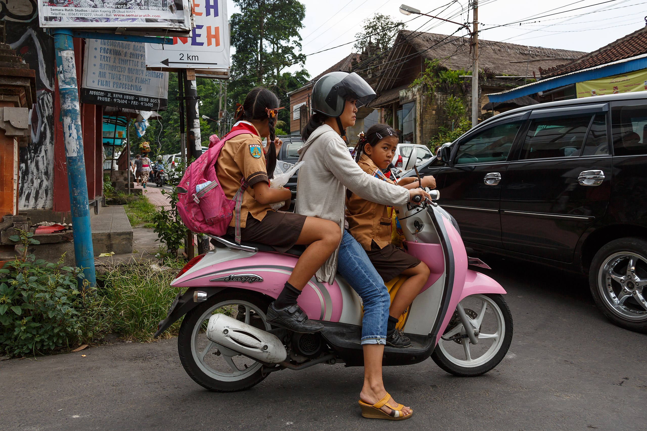 File:Ubud Bali Indonesia Motorcycle-at-Jalan-Raya-Ubud-01.jpg - Wikimedia Commons
