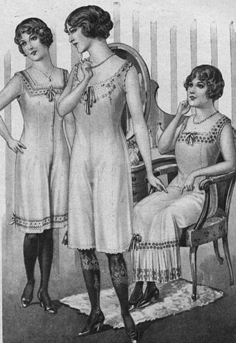 Ladies' underwear advertisement, 1913