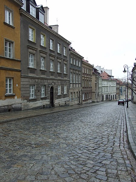 File:Varšava, Śródmieście, ulice Mostowa.JPG