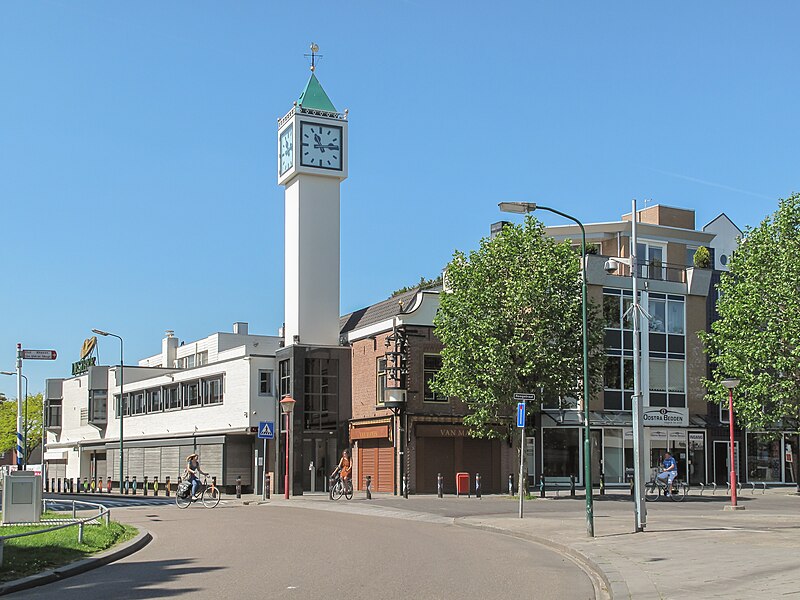 File:Veenendaal, straatzicht met toren foto3 2012-05-27 11.11.JPG