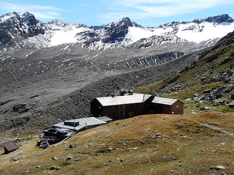 File:Vernagthütte.jpg