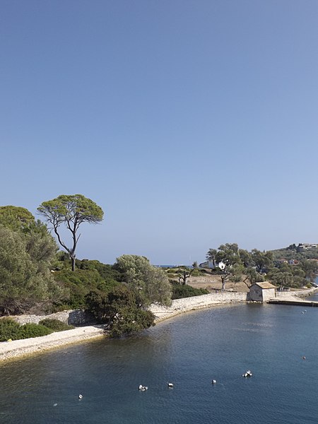 File:View from the ship in Antipaxoi.jpg