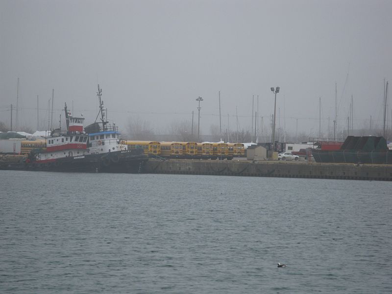 File:Viewing two tugs moored at the mouth of the Keating Channel -b.jpg