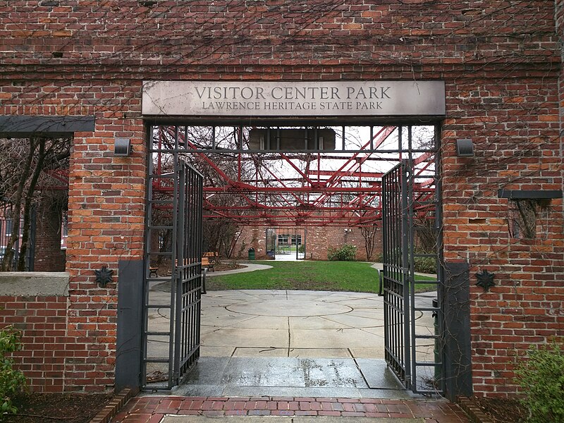 File:Visitor Center Park - Lawrence Heritage State Park.jpg