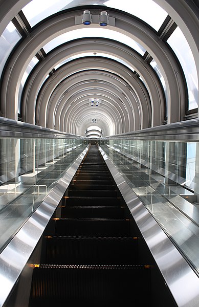 File:Vista interior del Umeda Sky Building.jpg