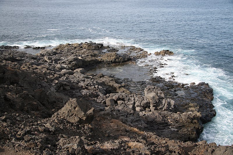 File:Vulkanische Küste, Südwest-Lanzarote.jpg