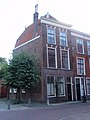 This is an image of rijksmonument number 24967 Houtstraat 6, Leiden, schuin van voren