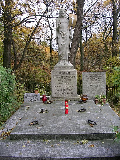 So kommt man zu dem Kahlenberger Friedhof mit den Öffentlichen - Mehr zum Ort Hier