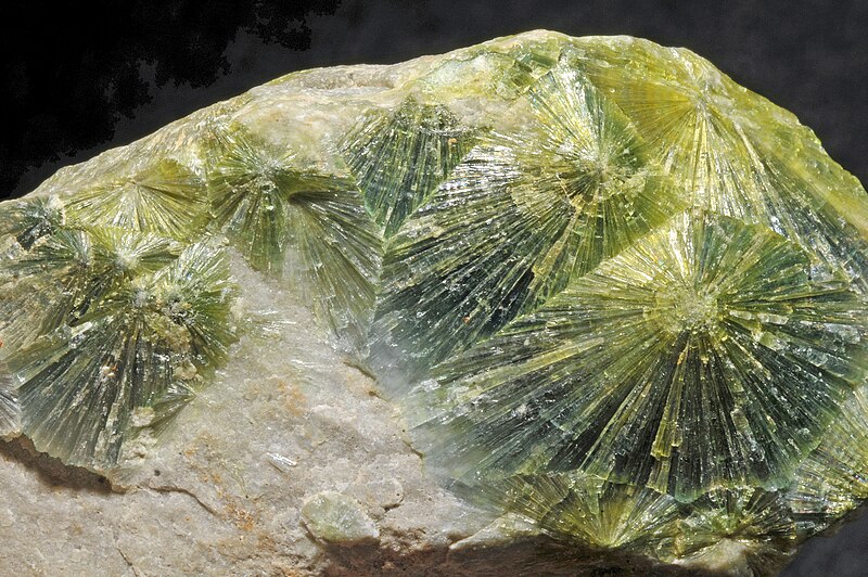 File:Wavellite (Arkansas - USA).JPG