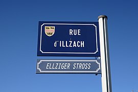 Bilingual sign in French and Allemanic 35670109 35670109 name=Rue d'Illzach name:fr=Rue d'Illzach name:gsw=Ellziger Stross