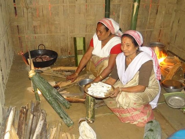 Chutia women preparing pithas during Bihu/Bisu.