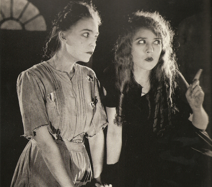 File:ZaSu Pitts-Mary Pickford.png