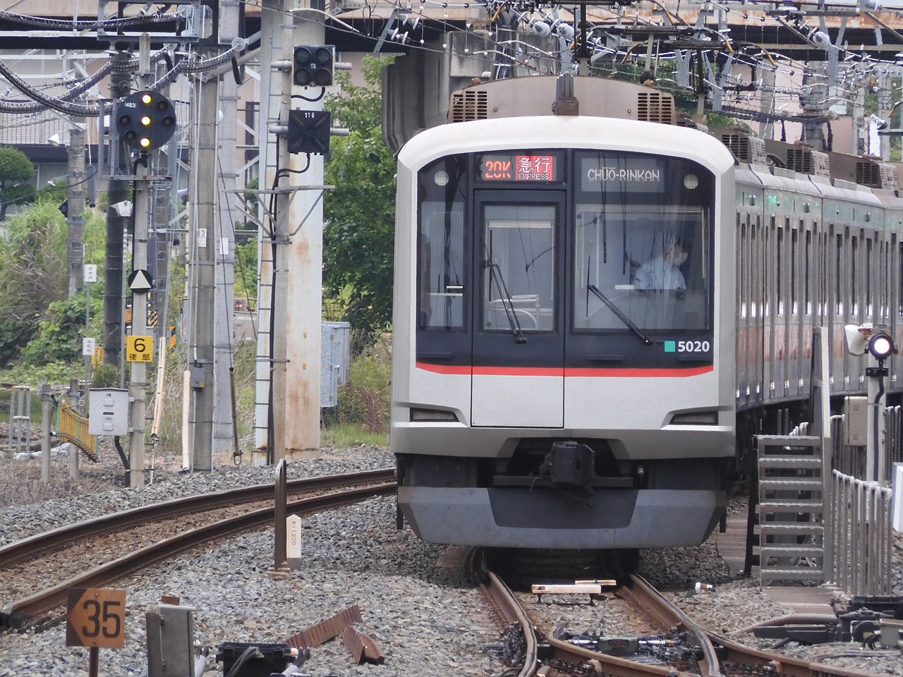 File:東京急行電鉄5000系電車.jpg - Wikimedia Commons