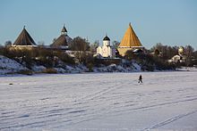 Средневековые памятники Старой Ладоги со стороны реки