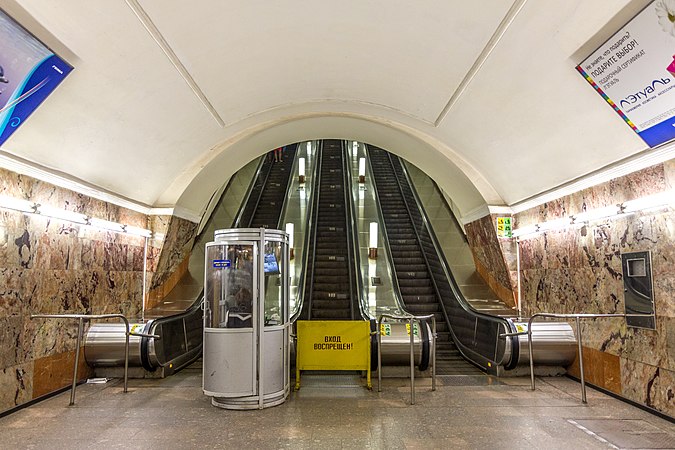 Москва метро семеновская. Станция Семёновская метро Москвы. Станция метро Семеновская. Метро Семеновская эскалатор. Московский метрополитен станция Семеновская эскалатор.