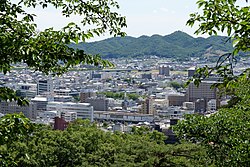 桐生市街地と茶臼山丘陵.jpg