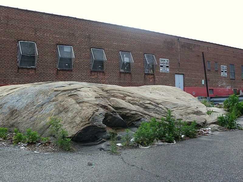 File:12 St 43 Rd boulder jeh.jpg