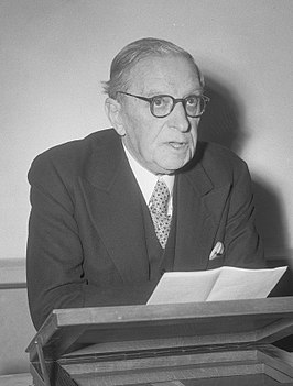 1953 Géza Révész.jpg