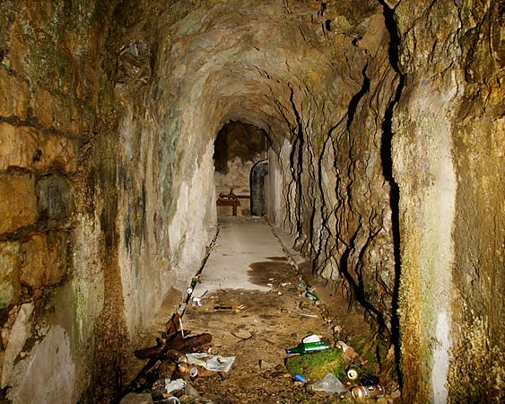 Magasin-caverne du Salbert
