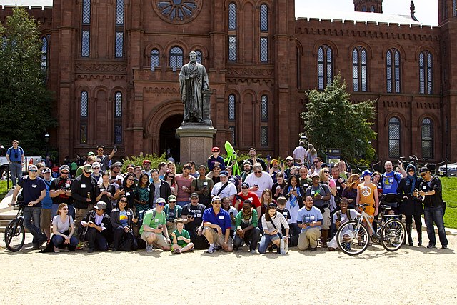A cross-faction portal hunt convenes in Washington, D.C., by the Smithsonian Castle on April 14, 2013.