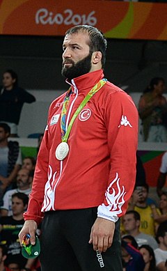 Letní olympijské hry 2016, slavnostní předávání cen 86 kg mužům ve freestylu (oříznutý Selim Yaşar) .jpg