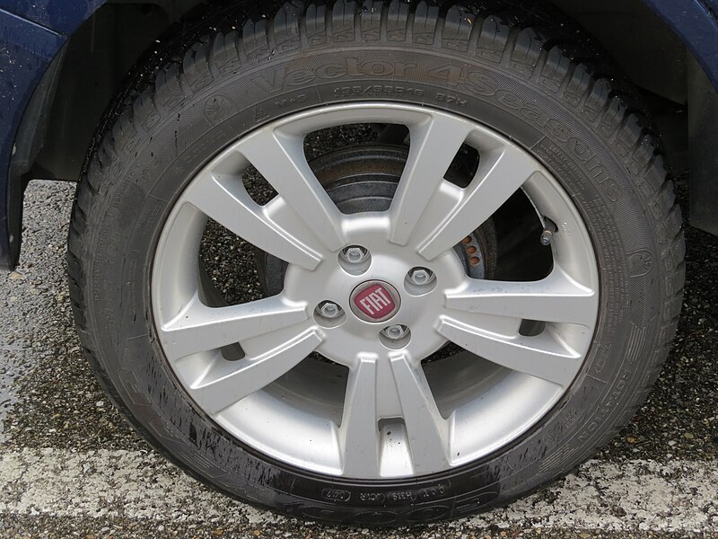 File:2017-09-19 (354) Goodyear Vector 4 Seasons 195-55 R 16 87 H tire at Bahnhof Melk.jpg