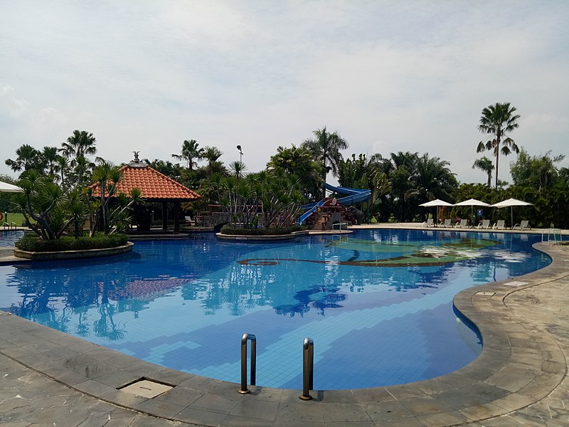 File:2017 Pakuwon swimming pool Surabaya.jpg