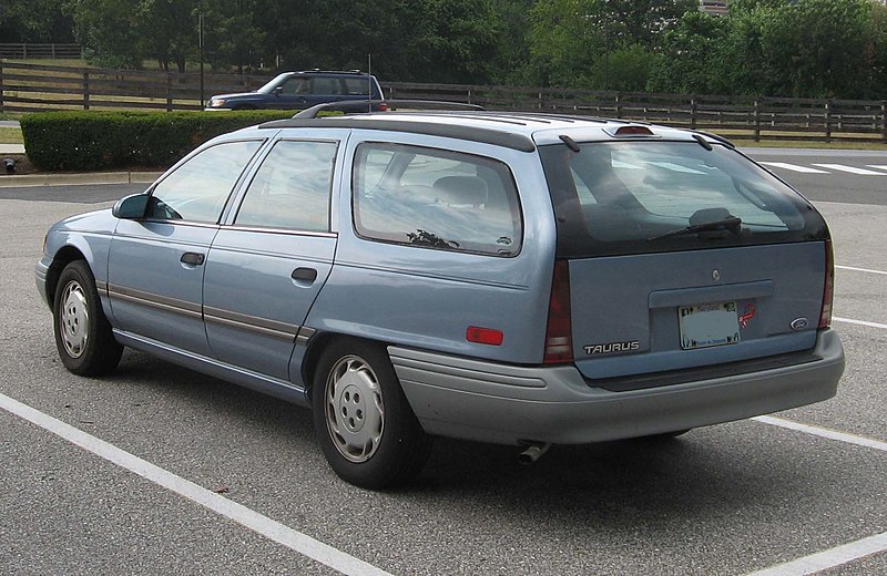800px-2nd-Ford-Taurus-GL-wagon-rear.jpg