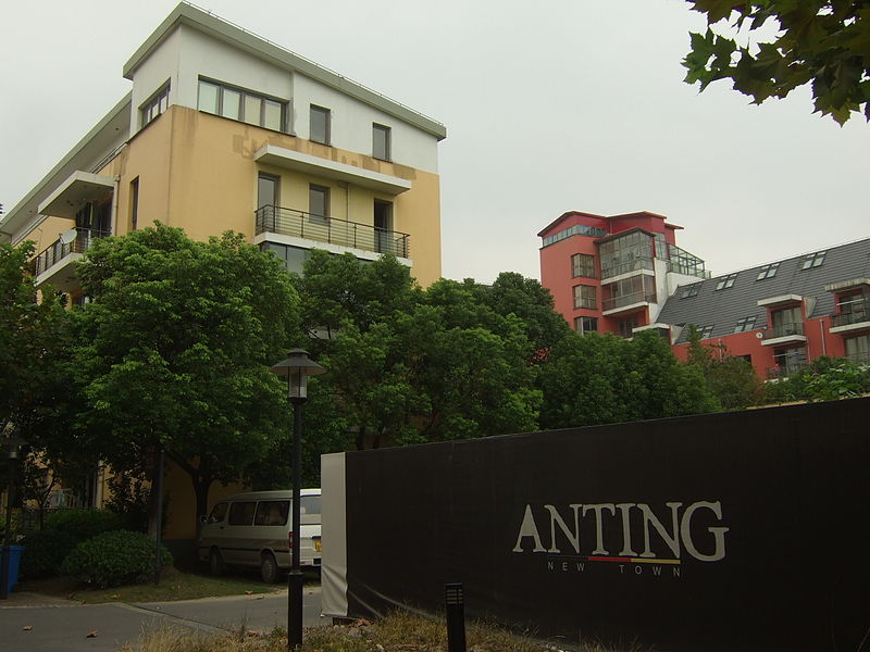 File:Anting New Town.JPG