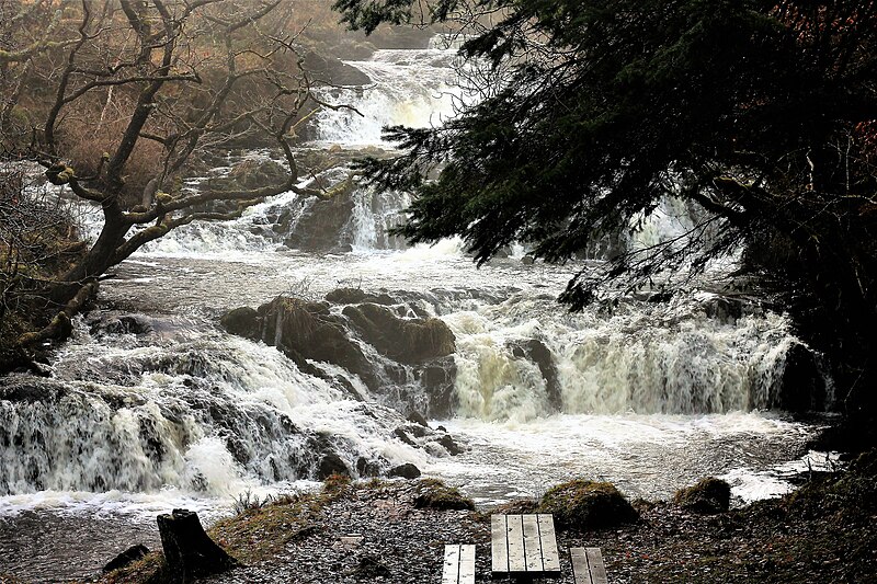 File:Avich Falls - geograph.org.uk - 5235091.jpg