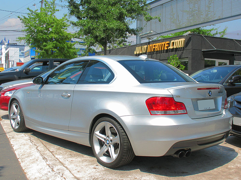 File:BMW 135i Coupe 2009 (12446867163).jpg