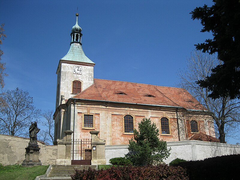 File:Bečov, kostel svatého Jiljí.jpg