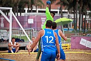 Deutsch: Beachhandball bei den Olympischen Jugendspielen 2018; Tag 6, 12. Oktober 2018; Jungen, Platzierungssspiel Ränge 7-8 – Venezuela-Italien 2:0 English: Beach handball at the 2018 Summer Youth Olympics at 12 October 2018 – Boy's Placement Match 7-8 – Venezuela-Italy 2:0