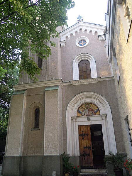 File:Belgrado, Concattedrale di Cristo Re, facciata.jpg