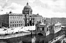 Berlin Nationaldenkmal Kaiser Wilhelm mit Schloss 1900.jpg