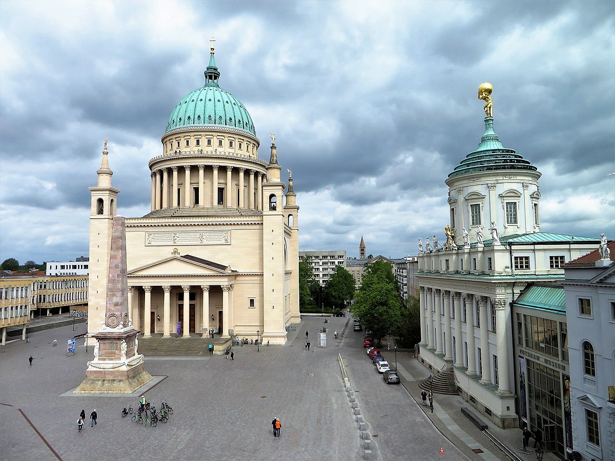 Blick auf die Nikolaikirche.JPG