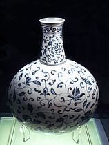 Vase de la Dynastie Ming, porcelaine, 1403–1424.
