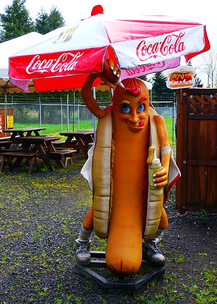 File:Bob's Weiner Stand Mascot (33297652460).jpg