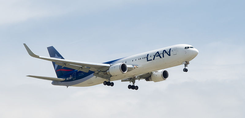 File:Boeing 767-316-ER - LAN Ecuador - HC-CIZ - 01.jpg