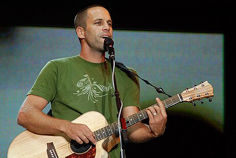 File:Bonnaroo08 jackjohnson2 lg.jpg