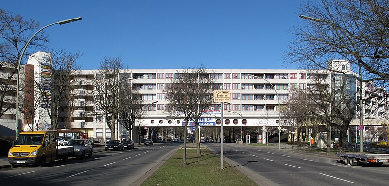 File:Brückenhaus 1 High-Deck-Siedlung.jpg - Wikimedia Commons