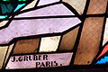 Signature de Jacques GRUBER, sur le vitrail représentant L'Archange Saint Michel terrassant le dragon, Église Saint-Étienne de Brie-Comte-Robert, Seine-et-Marne.