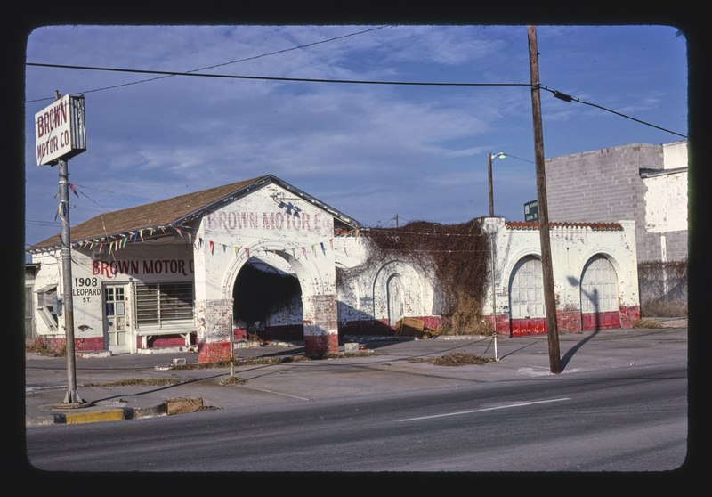 File:Brown Motor Company, Leopard Street, Corpus Christi, Texas LCCN2017704195.tif