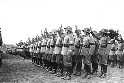 Reichswehr soldiers swearing the Hitler oath in August 1934 Bundesarchiv Bild 102-16108, Vereidigung von Reichswehr-Soldaten auf Hitler.jpg
