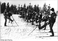 Bundesarchiv Bild 183-1986-0114-011, Suhl, Teilnehmer eines Skikurses.jpg