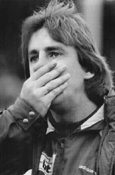 Bundesarchiv Bild 183-1990-1201-011, voetbalcoach Uwe Reinders.jpg