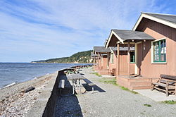 La playa occidental de la isla en Cama Beach State Park